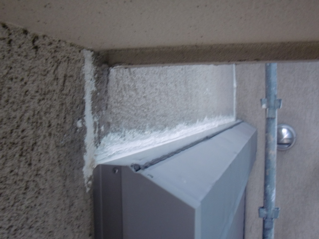 岸和田市西之内町の雨漏りしていたサッシも防水