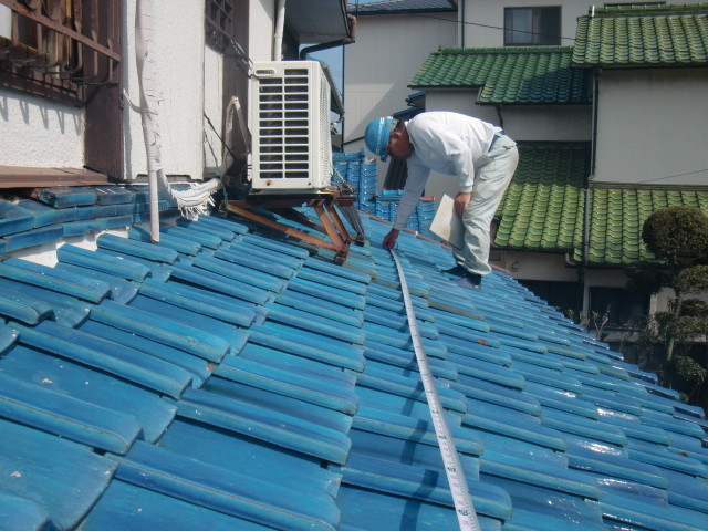 泉北郡忠岡町で耐震工事の屋根調査