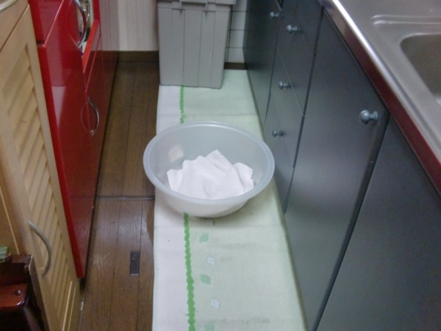 泉佐野市上瓦屋のキッチンの天井雨漏り