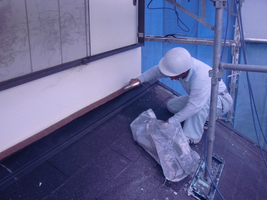 岸和田市土生町の既存の雨仕舞板金修理中