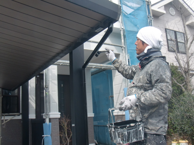 岸和田市包近町のカーポートの雨樋塗装