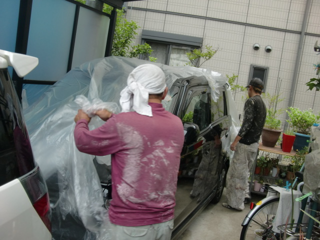 岸和田市三田町のご近所さんの車を養生