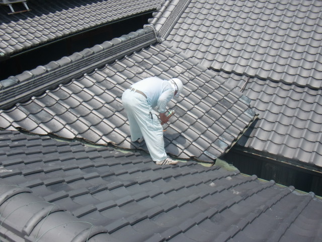 岸和田市西之内町で谷樋修理工事