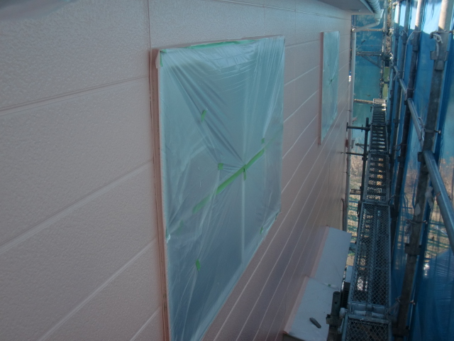 岸和田市下松町のピンク色の外壁