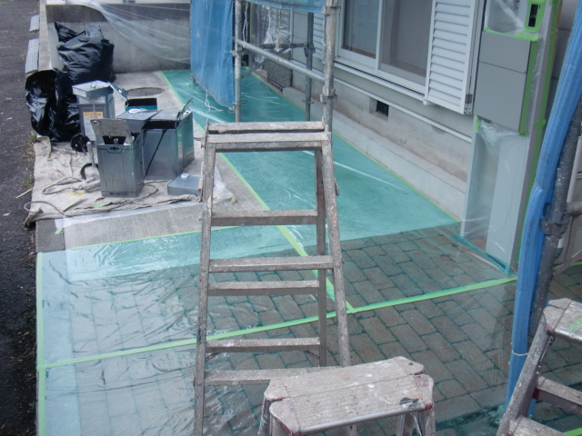 岸和田市下松町の養生作業