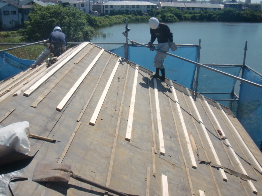 岸和田市土生町の屋根葺き替えで下地設置