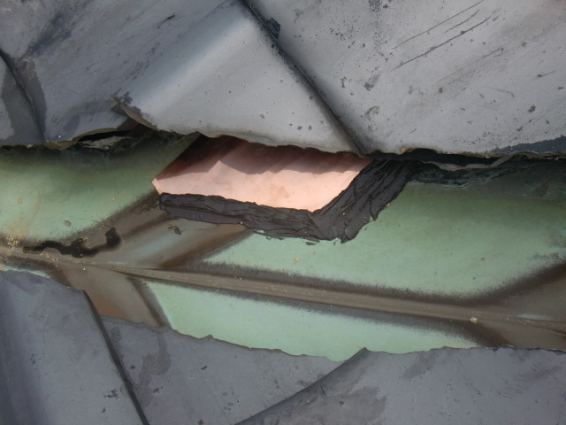 岸和田市西之内町で谷樋修理工事