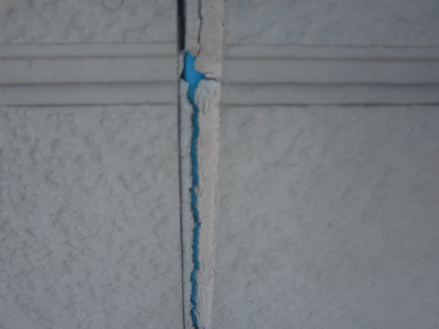 岸和田市下松町の剥離した外壁目地シーリング