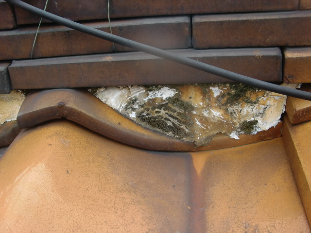 岸和田市流木町の棟の漆喰現況