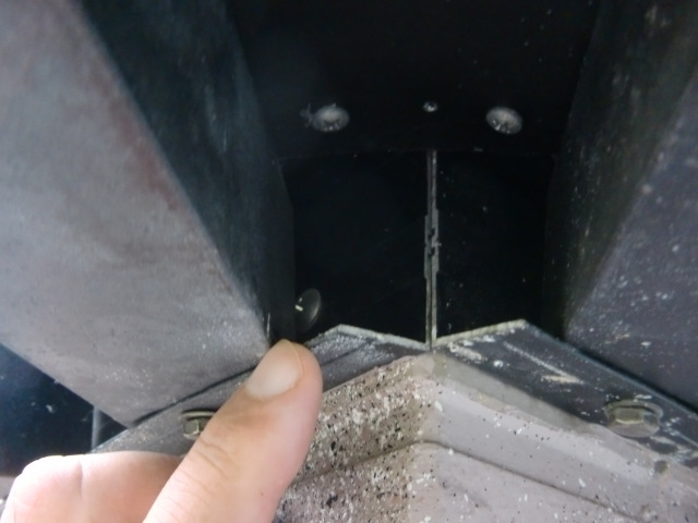 岸和田市上松町のテラス屋根のビス確認