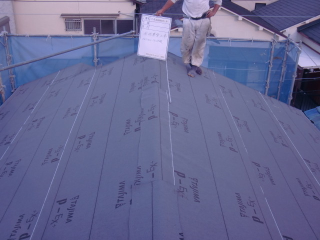 岸和田市藤井町で屋根にゴムアスルーフィング設置