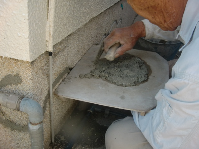 泉北郡忠岡町の基礎巾木のクラックを洗い出し仕上