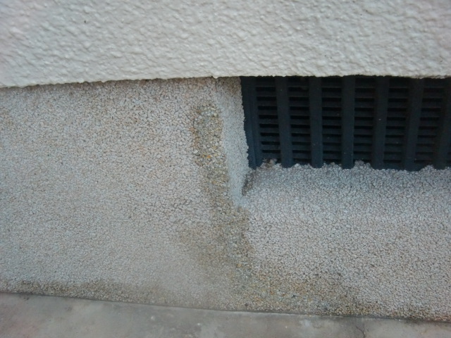 泉北郡忠岡町の基礎巾木のクラック補修跡を洗い出し仕上