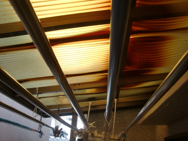 岸和田市北町のベランダの波板現況