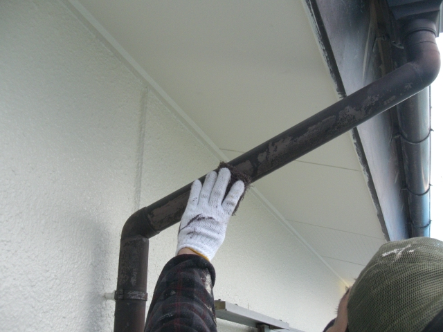 岸和田市天神山町の雨樋ケレン中