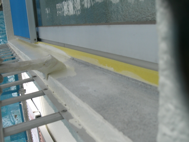 岸和田市天神山町の窓枠塗装