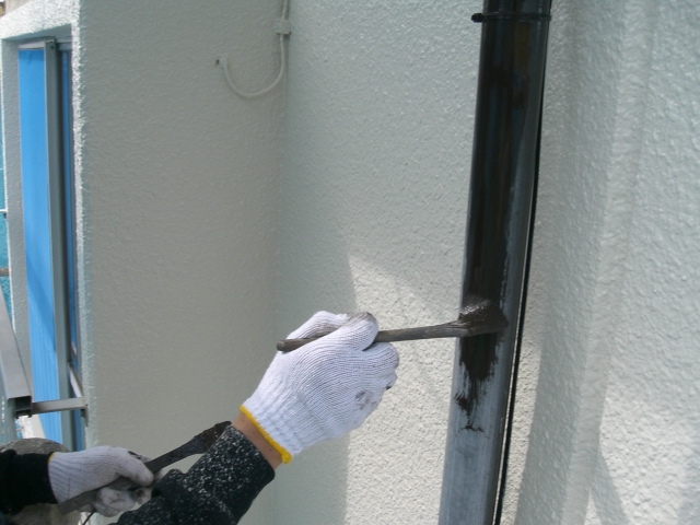 岸和田市天神山町の竪樋塗装中