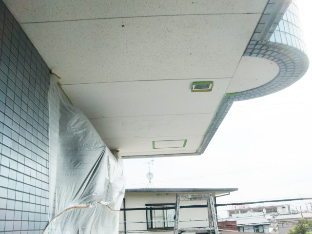 貝塚市石才のバルコニーの下端復旧