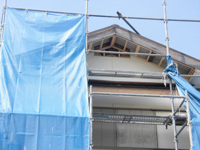 岸和田市土生町の既存の破風板に下地設置