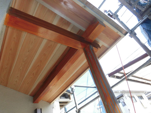 岸和田市土生町の玄関庇の天井張替え