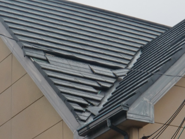 忠岡町で台風でめくれあがったセメント瓦工事前