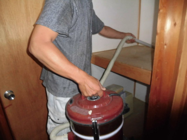 岸和田市土生町の押入れの中など掃除