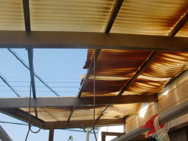 岸和田市尾生町の二階のテラス屋根現況