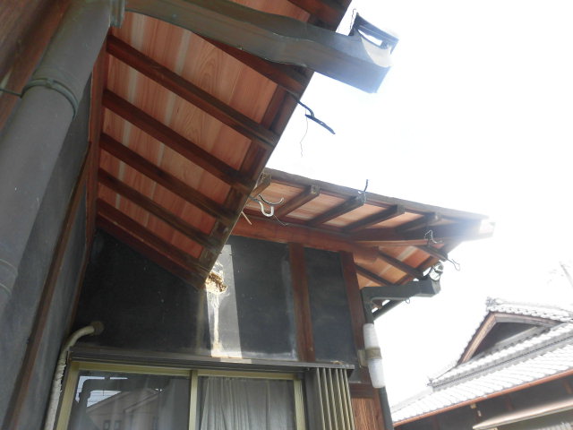 岸和田市土生町の玄関周りの軒天井張替え