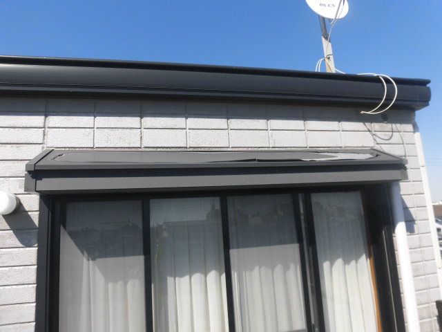 高石市の庇の塗膜劣化