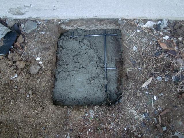 岸和田市の柱を固定する基礎を設置