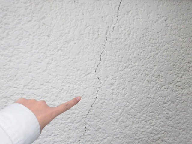 岸和田市の外壁のクラック