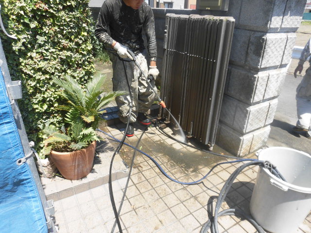 泉北郡忠岡町の玄関アプローチのタイル洗浄