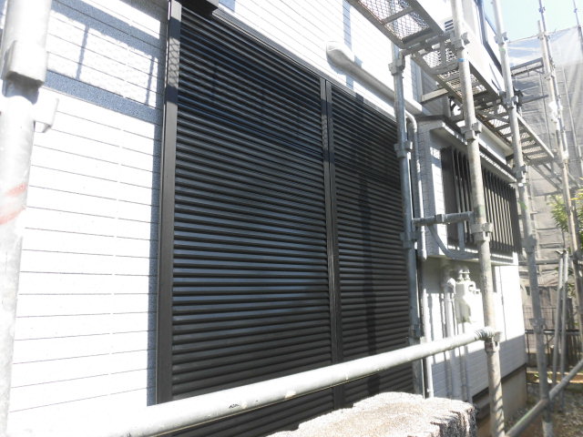 岸和田市三田町の雨戸塗装完了