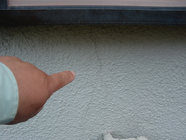 泉北郡忠岡町モルタル壁のクラック