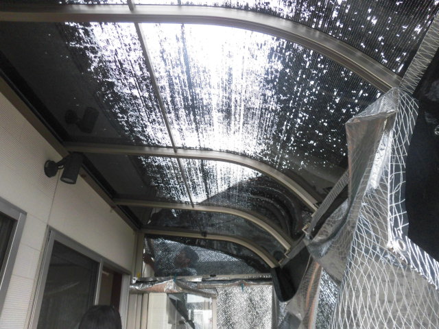 岸和田市土生滝町のサンルームの日除け現況