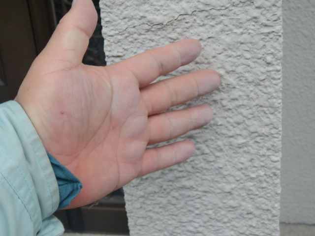 泉北郡忠岡町の壁のチョーキング