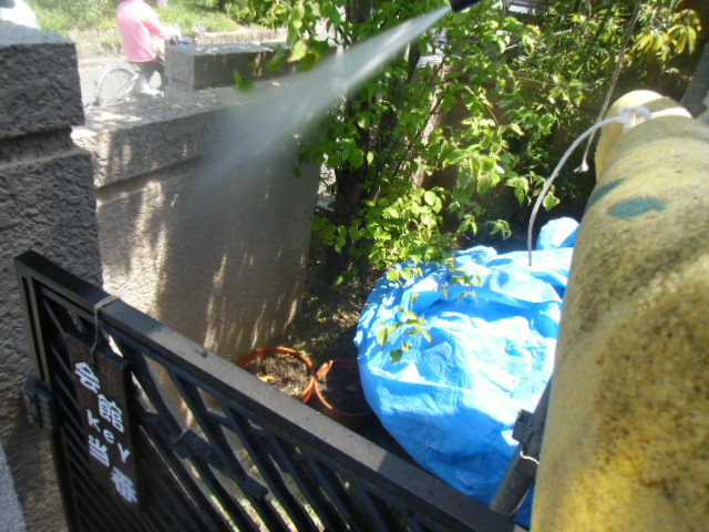 岸和田市天神山町の塀も洗浄