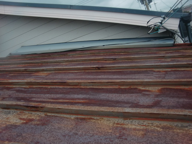 岸和田市のサビたカラー鋼板屋根