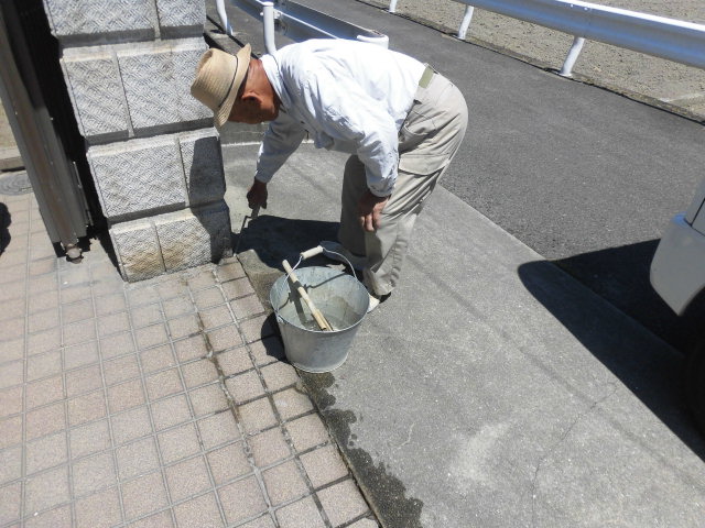 泉北郡忠岡町の玄関アプローチのタイル補修