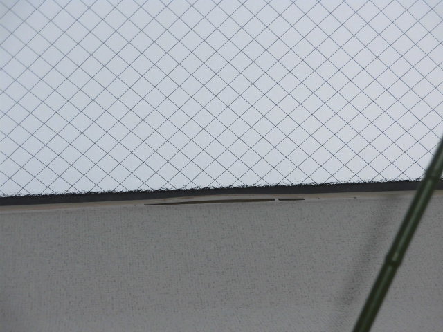 貝塚市王子の天窓に空いた隙間