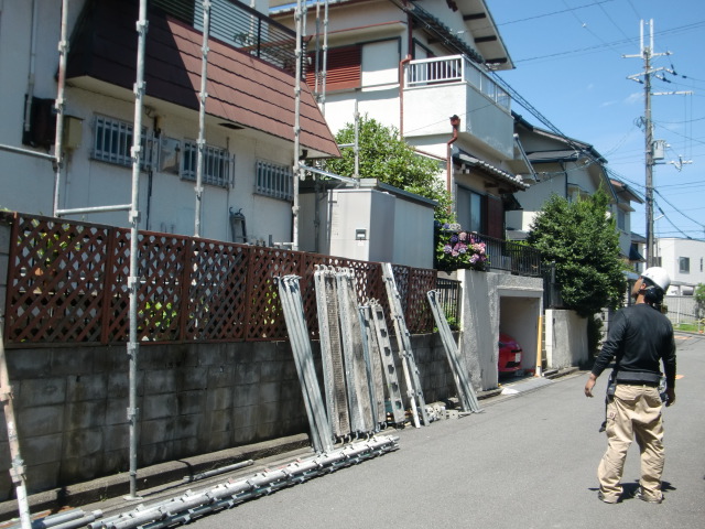 岸和田市摩湯町の仮設足場の設置