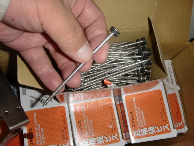 岸和田市で使用する瓦用の長いビス