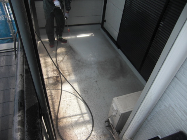 岸和田市三田町のベランダ洗浄