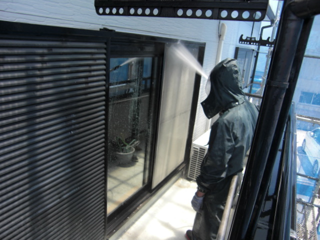 岸和田市三田町の網戸や窓洗浄