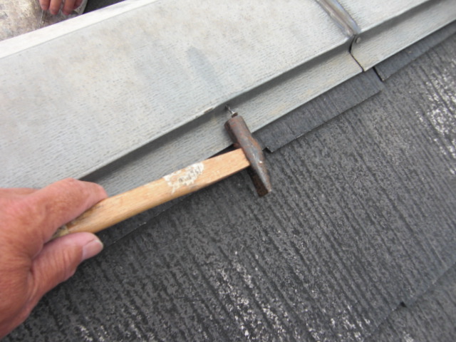 岸和田市三田町の屋根の棟板金止め直し