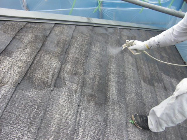 岸和田市三田町の屋根下塗り・吹付