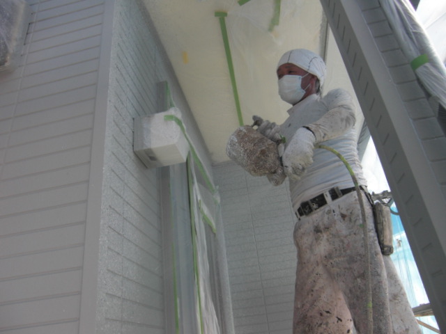 岸和田市三田町の外壁上塗り