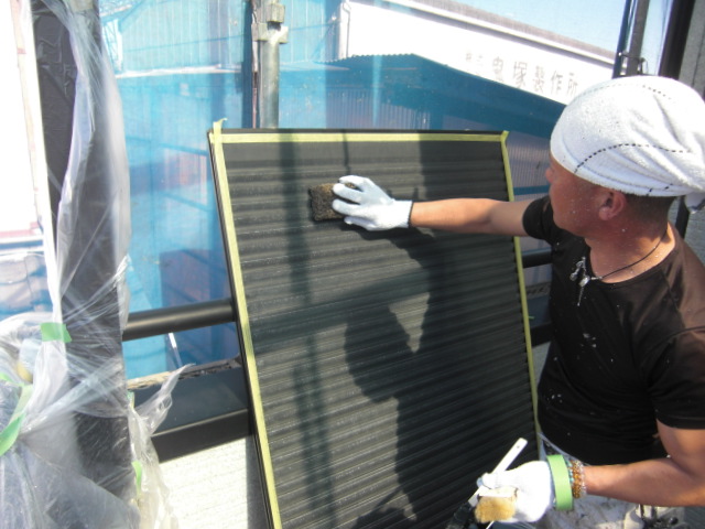 岸和田市三田町の雨戸塗装