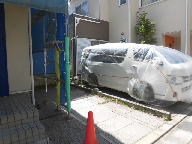 貝塚市半田の近隣様の車を養生