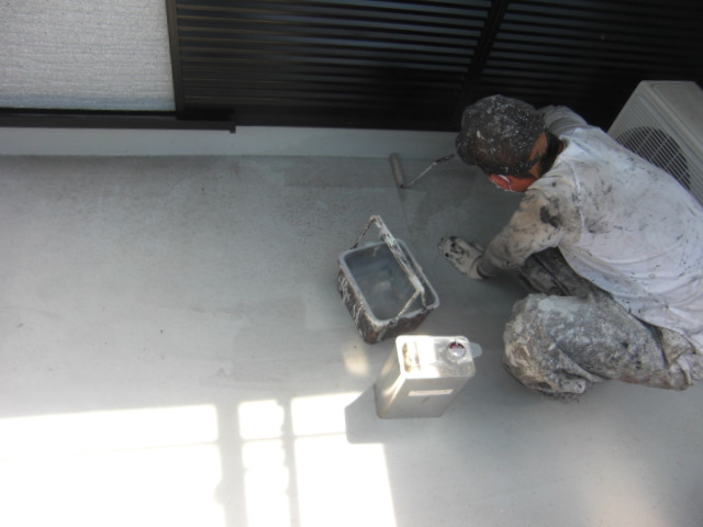 岸和田市三田町のベランダ下塗り